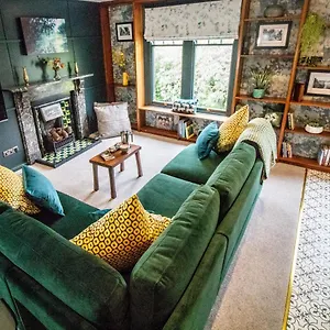  Apartment Wuthering Heights